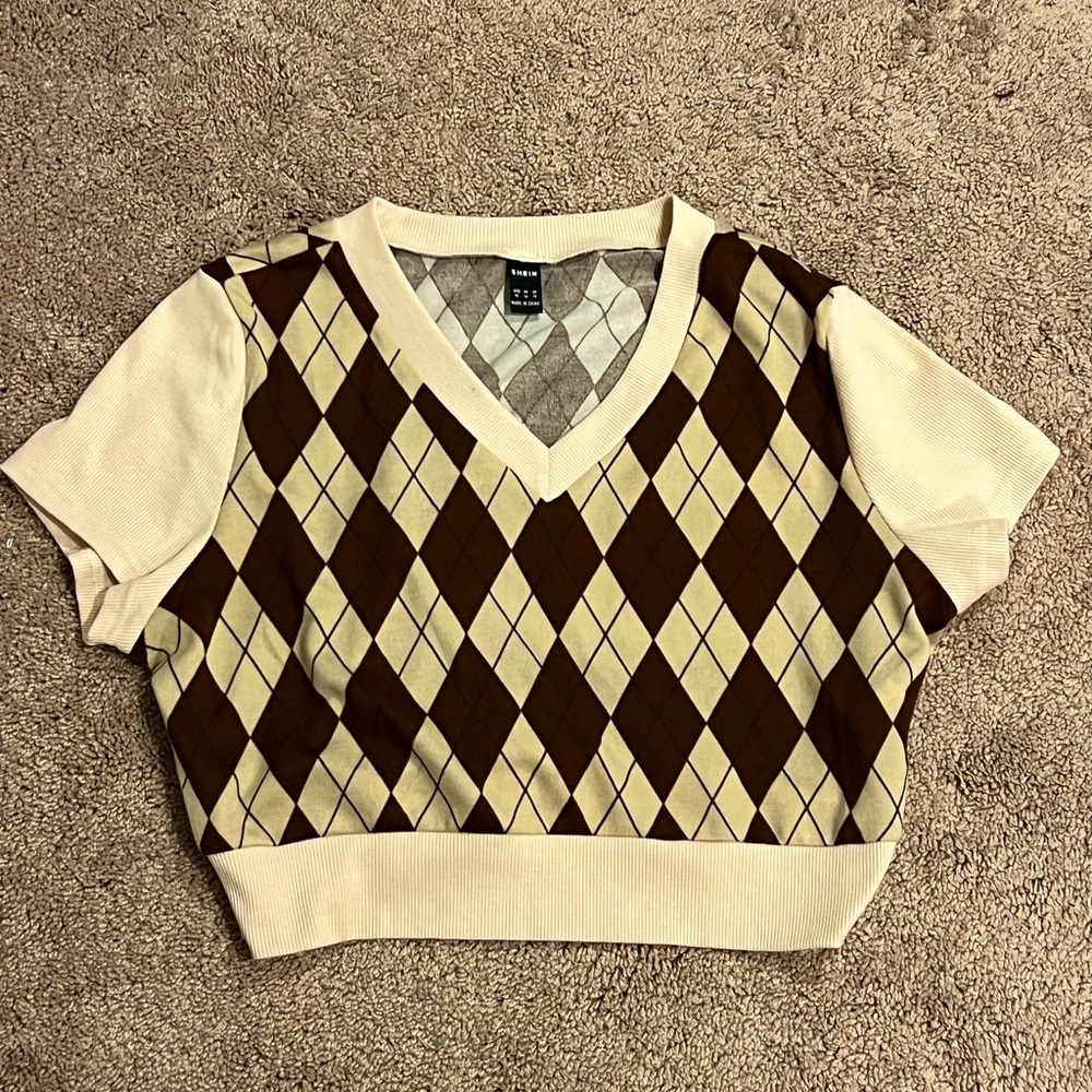 Women’s cropped v-neck